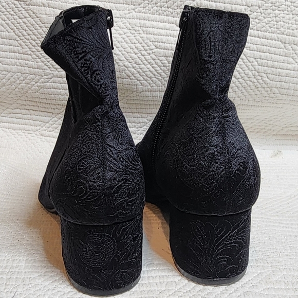 Unisa Caytea black printed velvet booties. Women's size 9.5. - Picture 14 of 16
